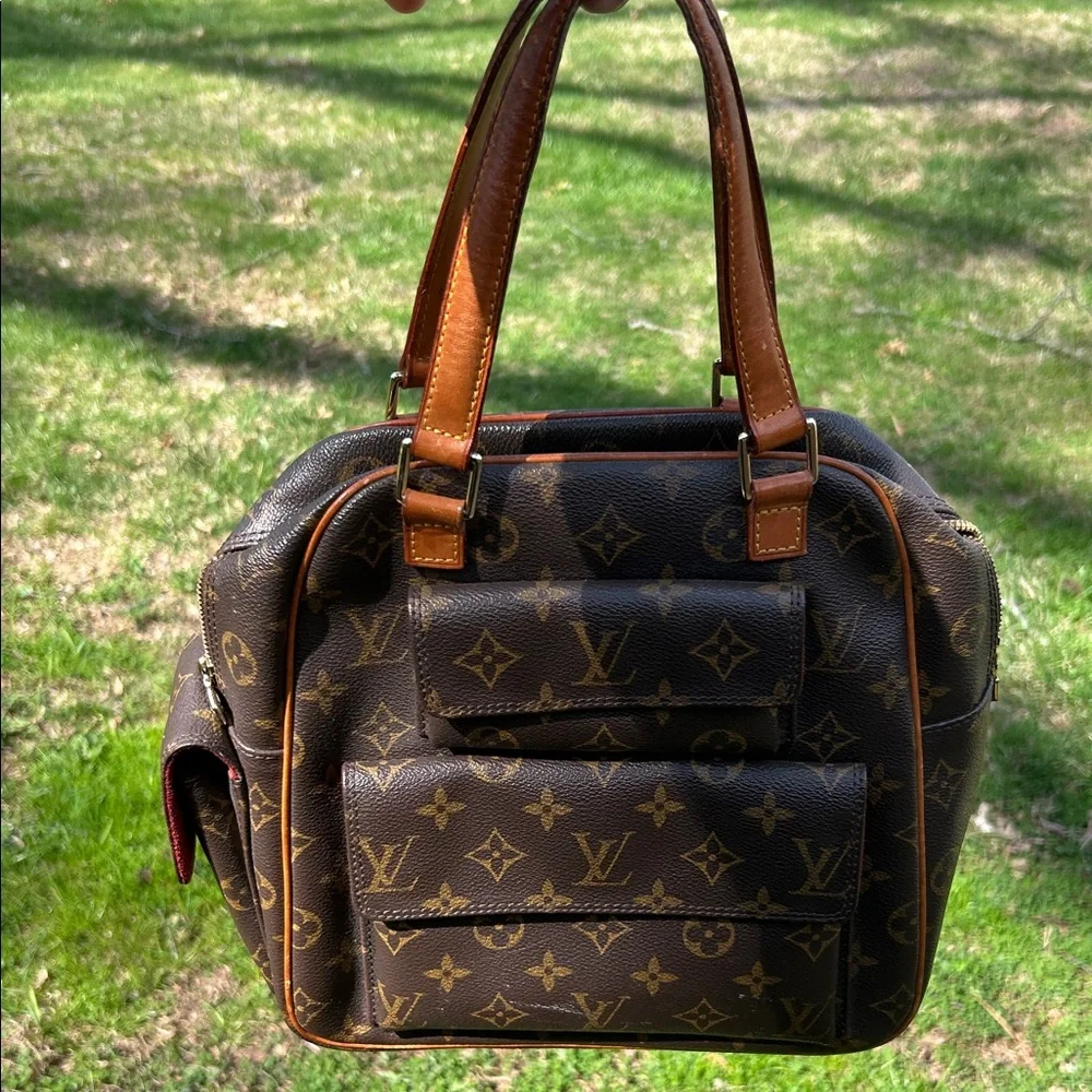 ‼️1 HR SALE‼️ ✨Louis Vuitton Monogram Excentri-Cite Handbag✨